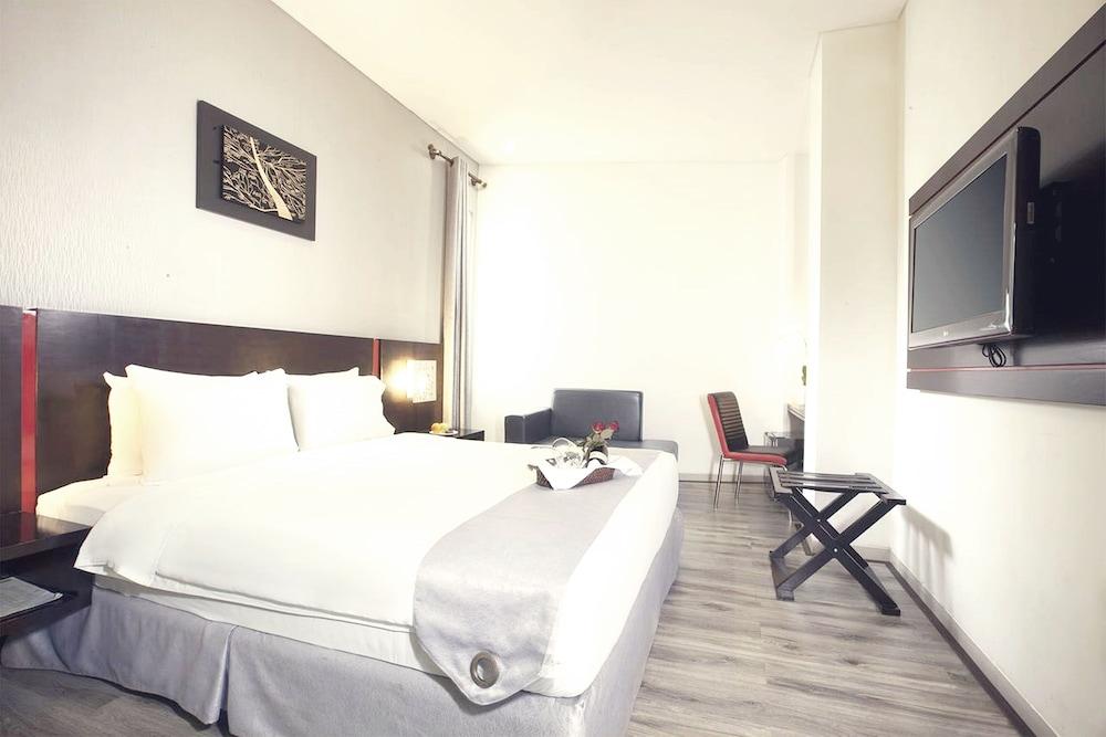 Oak Tree Urban Hotel Jakarta Exterior photo