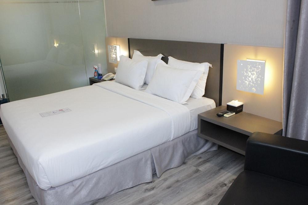 Oak Tree Urban Hotel Jakarta Exterior photo
